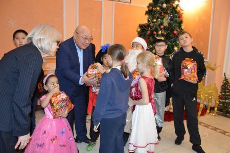 Новогодние подарки от Калмыцкого республиканского отделения  КПРФ