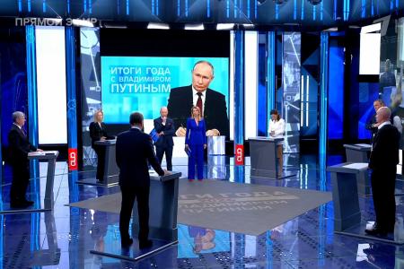 Дмитрий Новиков на Первом канале высказался об итогах «Прямой линии» с Президентом и потребовал прекратить провокации в отношении советского прошлого