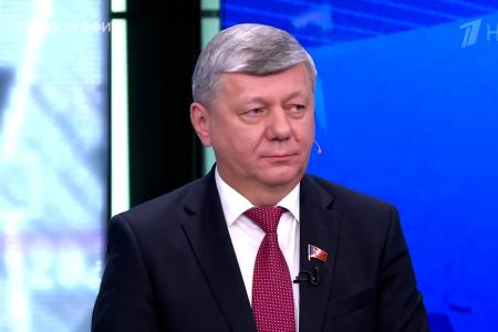 Дмитрий Новиков на Первом канале высказался об итогах «Прямой линии» с Президентом и потребовал прекратить провокации в отношении советского прошлого