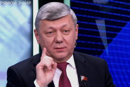 Дмитрий Новиков на Первом канале высказался об итогах «Прямой линии» с Президентом и потребовал прекратить провокации в отношении советского прошлого