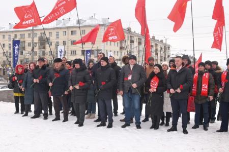 Дмитрий Новиков принял участие в отправке гуманитарного конвоя из Кирова в Курск