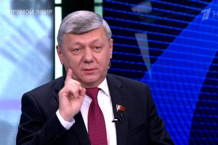 Дмитрий Новиков на Первом канале высказался об итогах «Прямой линии» с Президентом и потребовал прекратить провокации в отношении советского прошлого