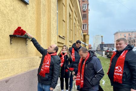 Тульские коммунисты почтили память В.А. Стародубцева в день его рождения