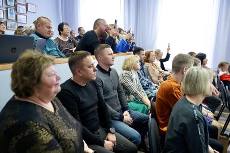 Ульяновские коммунисты поздравили воспитанников детского дома с Новым Годом