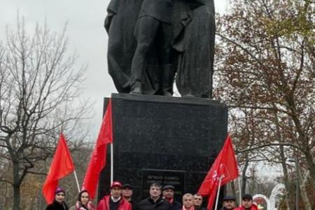 Дагестанские коммунисты почтили память защитников Москвы