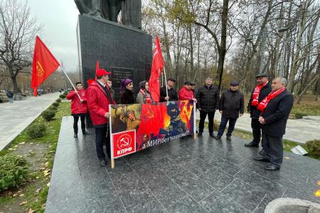 Дагестанские коммунисты почтили память защитников Москвы