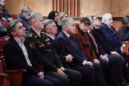 Д.Г. Новиков, К.К. Тайсаев и А.М. Гибатдинов приняли участие в отправке 50-го гумконвоя в зону СВО от Института современного искусства