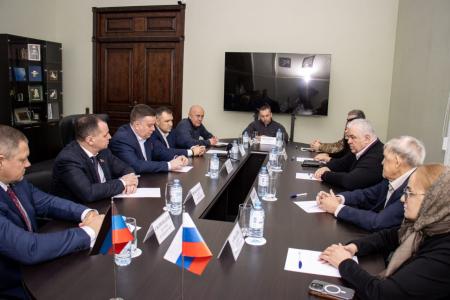 Делегация КПРФ во главе с К.К. Тайсаевым работает на Донбассе