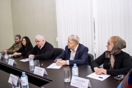 Делегация КПРФ во главе с К.К. Тайсаевым работает на Донбассе