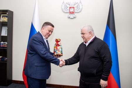 Делегация КПРФ во главе с К.К. Тайсаевым работает на Донбассе