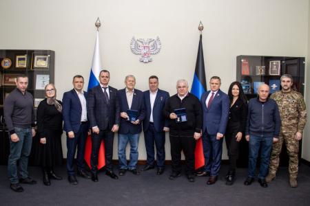 Делегация КПРФ во главе с К.К. Тайсаевым работает на Донбассе