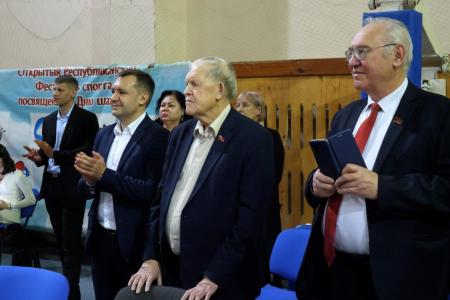 Делегация КПРФ во главе с К.К. Тайсаевым работает на Донбассе