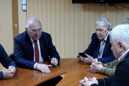 Делегация КПРФ во главе с К.К. Тайсаевым работает на Донбассе