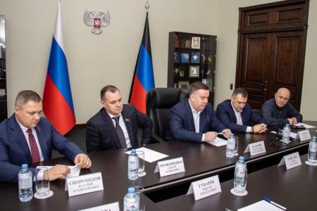 Делегация КПРФ во главе с К.К. Тайсаевым работает на Донбассе