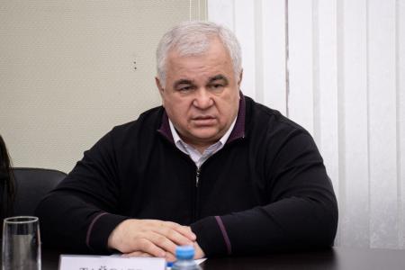 Делегация КПРФ во главе с К.К. Тайсаевым работает на Донбассе
