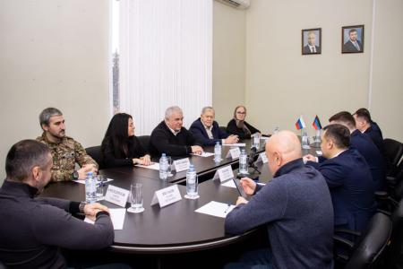 Делегация КПРФ во главе с К.К. Тайсаевым работает на Донбассе