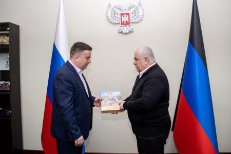 Делегация КПРФ во главе с К.К. Тайсаевым работает на Донбассе