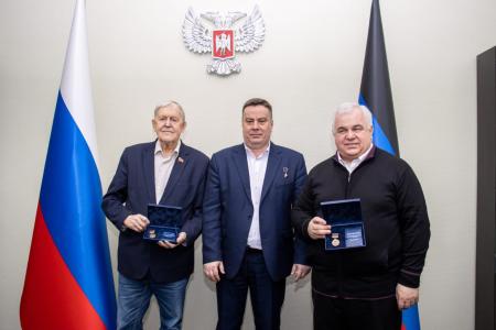 Делегация КПРФ во главе с К.К. Тайсаевым работает на Донбассе