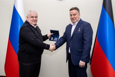 Делегация КПРФ во главе с К.К. Тайсаевым работает на Донбассе