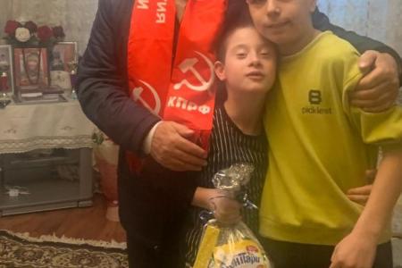 Дагестан. Коммунисты поздравили детей с Новым годом