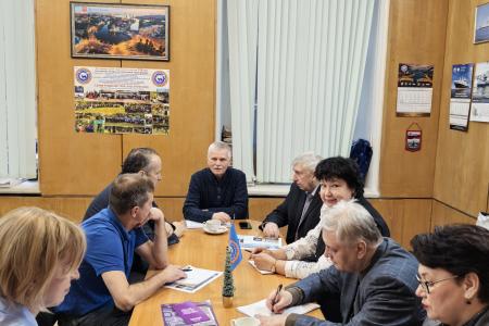 В Санкт-Петербурге депутат Сергей Пантелеев встретился с председателями первичных профсоюзных организаций предприятий судостроительной отрасли