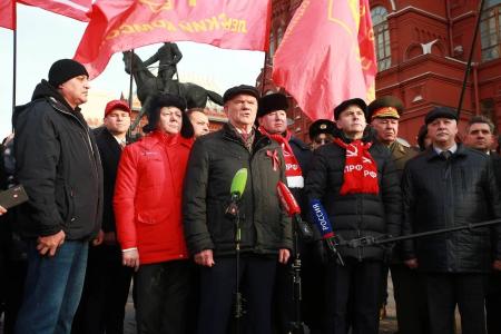 Комсомольцы Московского областного отделения ЛКСМ РФ приняли участие в возложении цветов к Могиле Неизвестного Солдата на Красной площади