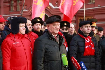 Комсомольцы Московского областного отделения ЛКСМ РФ приняли участие в возложении цветов к Могиле Неизвестного Солдата на Красной площади
