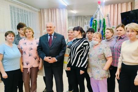 Забайкальские депутаты-коммунисты исполняют новогодние желания