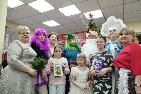КПРФ подарит 2000 новогодних подарков самым маленьким жителям Тюменской области