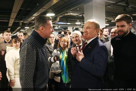 Г.А. Зюганов: "За нашу Победу!". Лидер КПРФ наградил пчеловодов – участников СВО