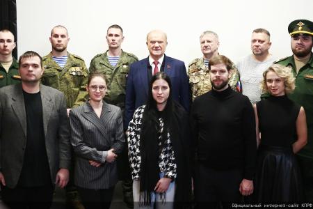 Г.А. Зюганов: "За нашу Победу!". Лидер КПРФ наградил пчеловодов – участников СВО
