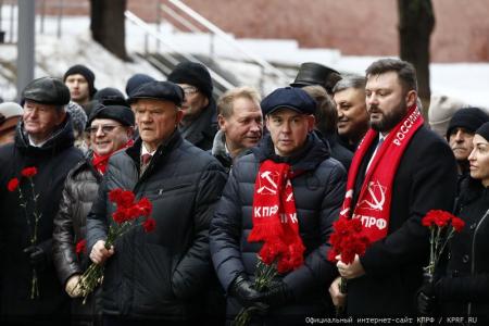 «Великому Сталину – троекратное «Ура!»