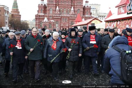 «Великому Сталину – троекратное «Ура!»
