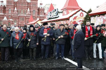 «Великому Сталину – троекратное «Ура!»