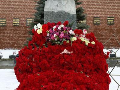 «Великому Сталину – троекратное «Ура!»