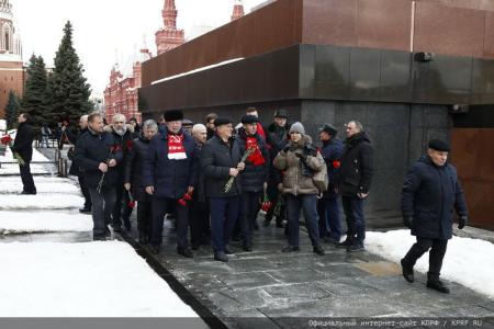«Великому Сталину – троекратное «Ура!»