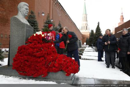 «Великому Сталину – троекратное «Ура!»