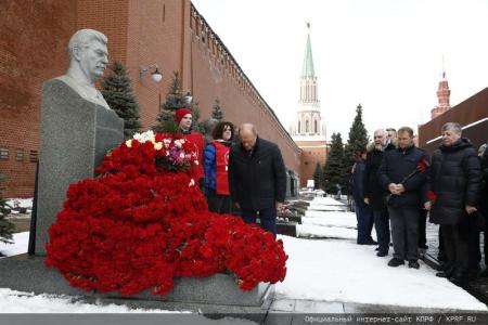 «Великому Сталину – троекратное «Ура!»