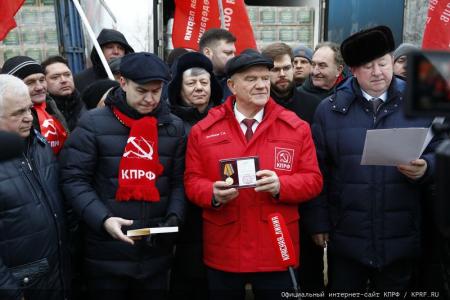 Сто тридцать второй новогодний гуманитарный конвой от КПРФ для фронта и Победы