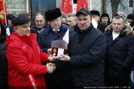 Сто тридцать второй новогодний гуманитарный конвой от КПРФ для фронта и Победы