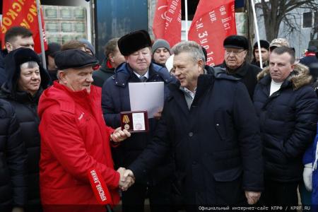 Сто тридцать второй новогодний гуманитарный конвой от КПРФ для фронта и Победы