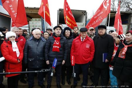 Сто тридцать второй новогодний гуманитарный конвой от КПРФ для фронта и Победы