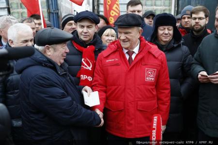 Сто тридцать второй новогодний гуманитарный конвой от КПРФ для фронта и Победы