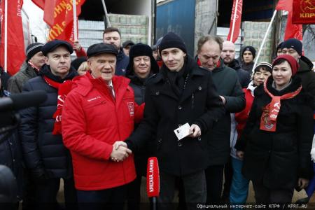 Сто тридцать второй новогодний гуманитарный конвой от КПРФ для фронта и Победы
