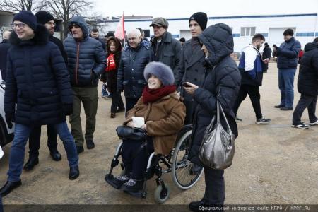 Сто тридцать второй новогодний гуманитарный конвой от КПРФ для фронта и Победы