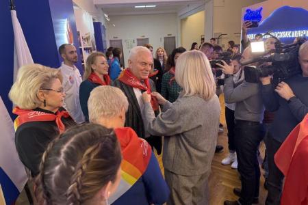 Н.А. Останина и М.В. Дробот приняли участие в открытии в Госдуме фотовыставки, посвященной празднованию 100-летия Международного детского центра «Артек»