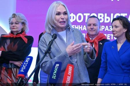 Н.А. Останина и М.В. Дробот приняли участие в открытии в Госдуме фотовыставки, посвященной празднованию 100-летия Международного детского центра «Артек»