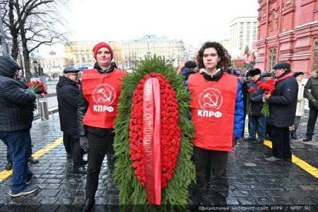 «Великому Сталину – троекратное «Ура!»