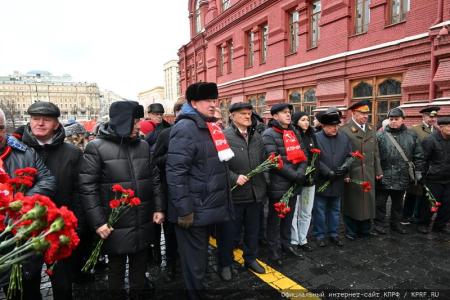 «Великому Сталину – троекратное «Ура!»