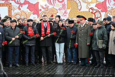 «Великому Сталину – троекратное «Ура!»